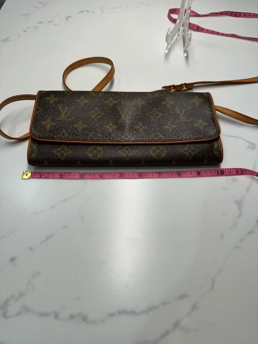 Louis Vuitton Monogram Shoulder/Crossbody Pouchette in Classic LV Monogram - Picture 9 of 16